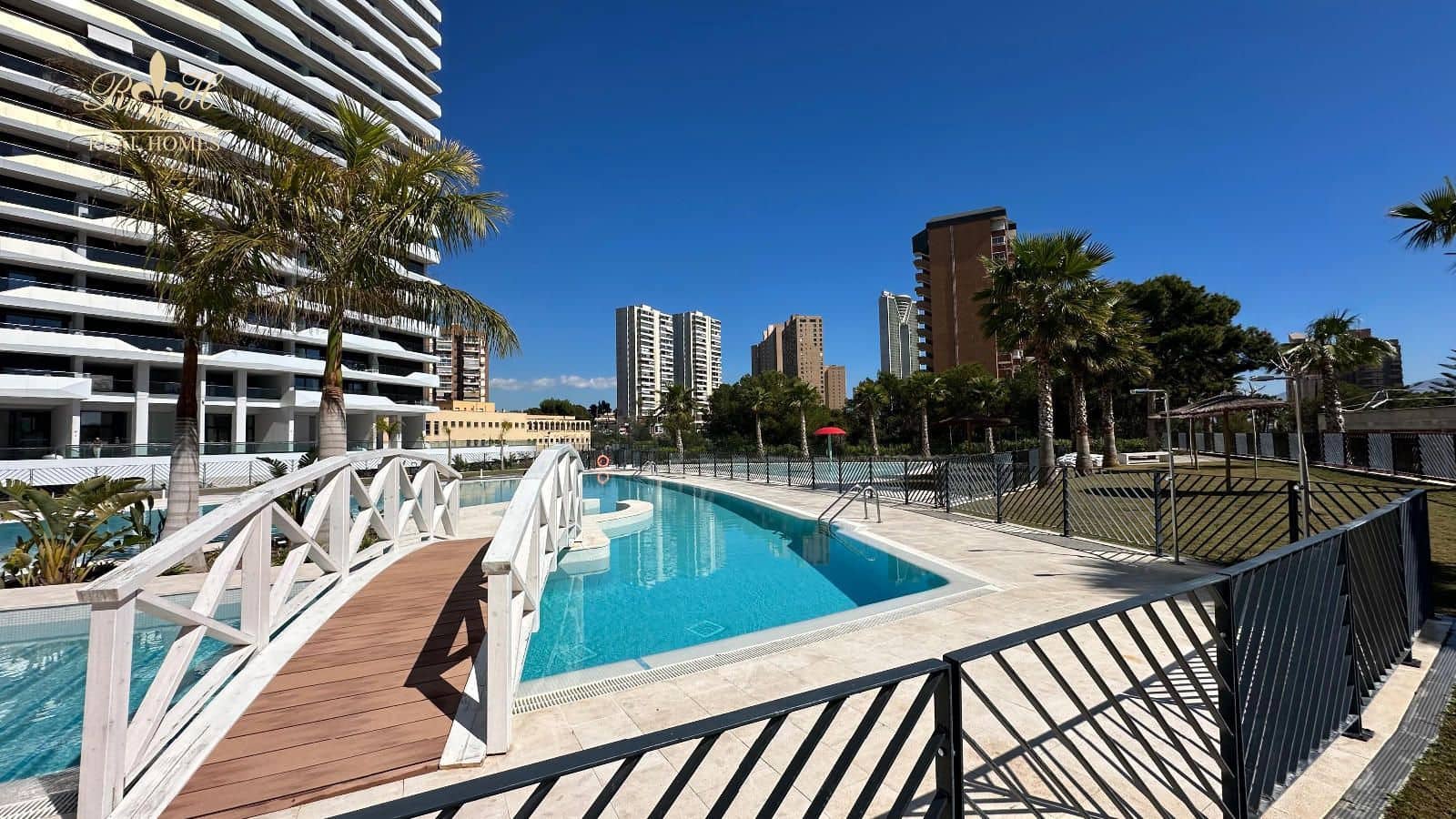 2 soverom Leilighet til salgs i Benidorm med svømmebasseng garasje - € 615 000 (Ref: 9720303)