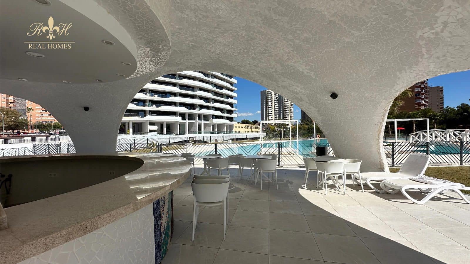 2 bedroom Flat for sale in Benidorm with pool garage - € 620,000 (Ref: 9720304)