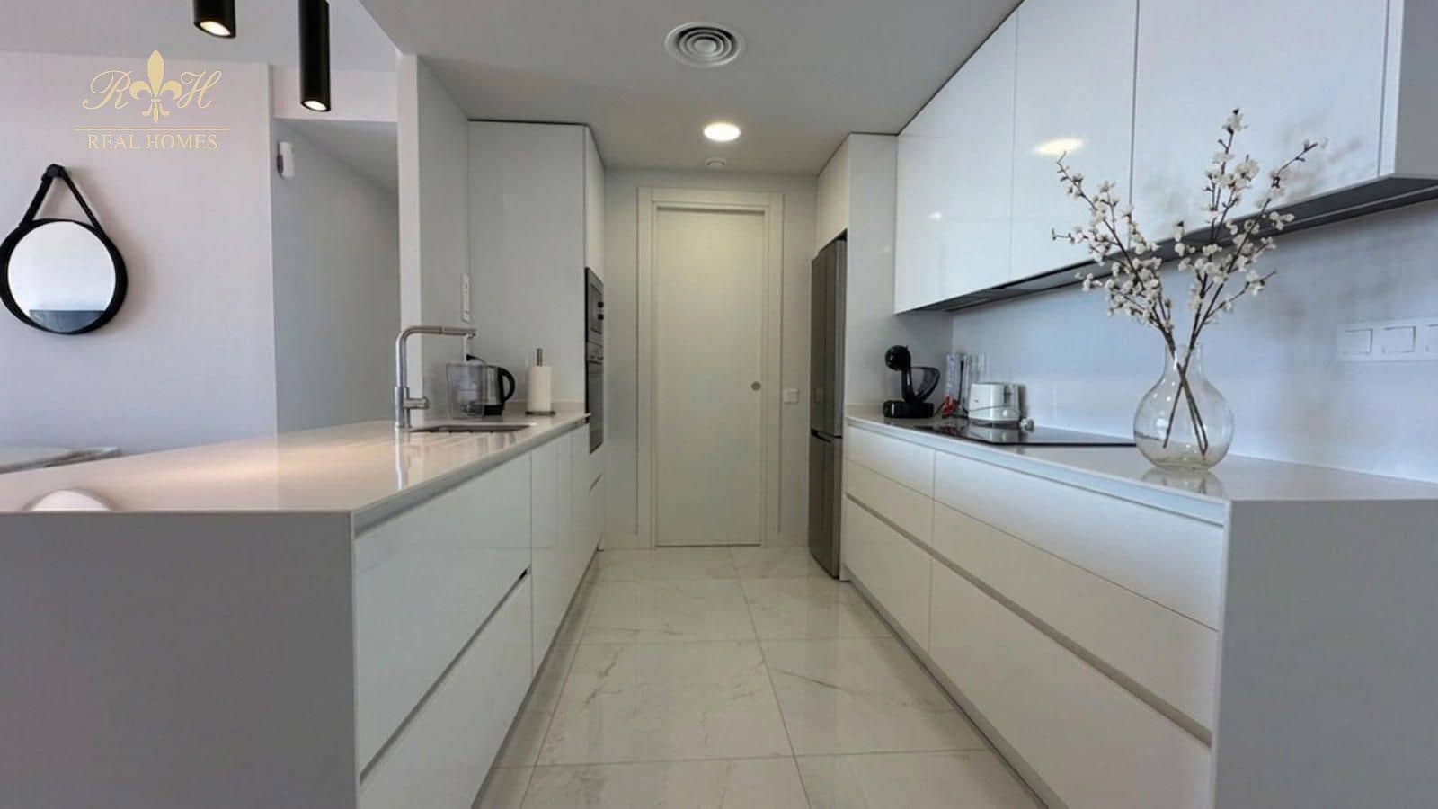 2 bedroom Flat for sale in Benidorm with pool garage - € 620,000 (Ref: 9720304)