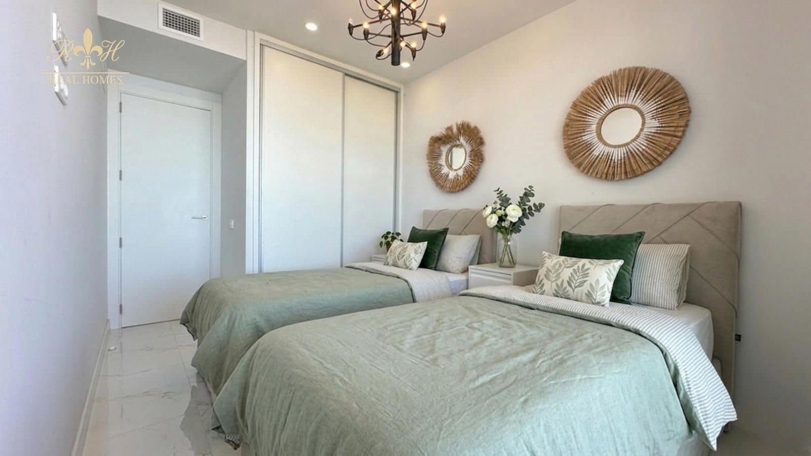 2 bedroom Flat for sale in Benidorm with pool garage - € 620,000 (Ref: 9720304)