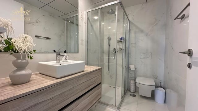 2 soverom Leilighet til salgs i Benidorm med svømmebasseng garasje - € 620 000 (Ref: 9720304)