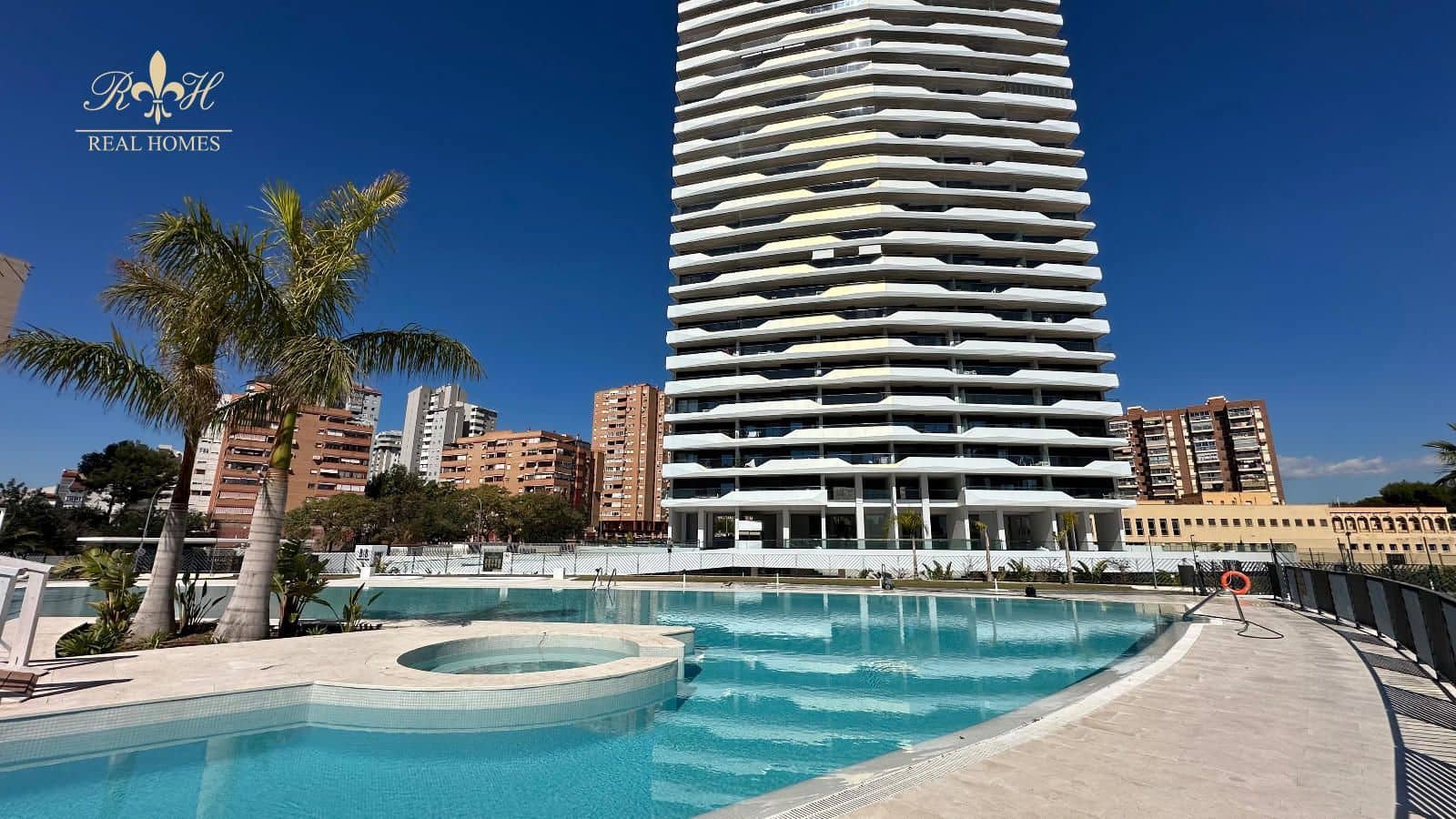 2 bedroom Flat for sale in Benidorm with pool garage - € 620,000 (Ref: 9720304)