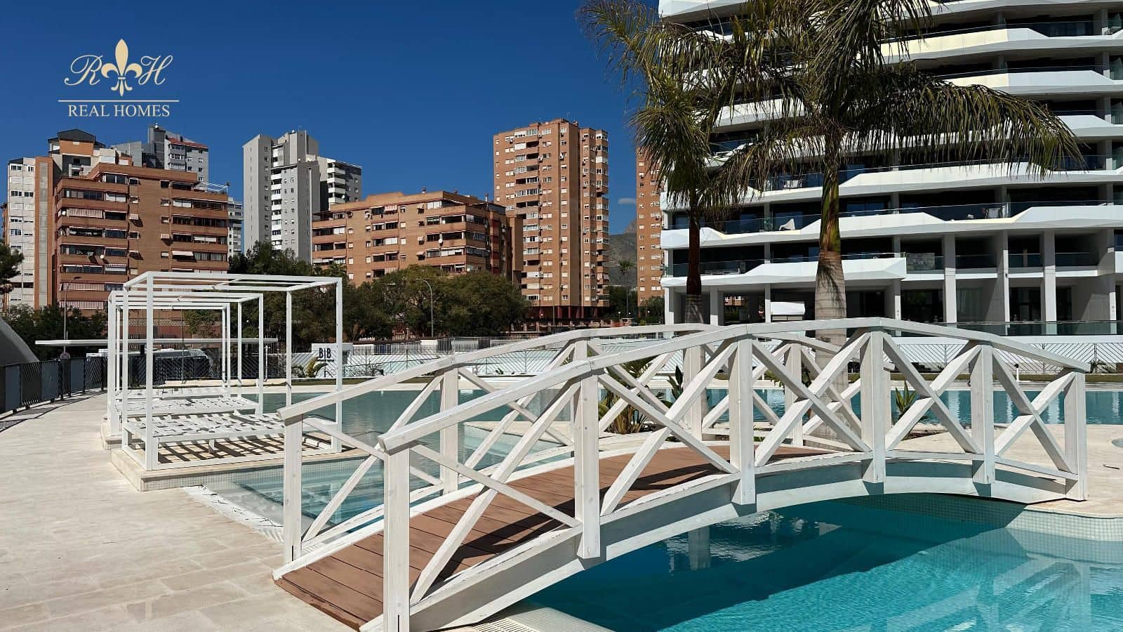 2 bedroom Flat for sale in Benidorm with pool garage - € 620,000 (Ref: 9720304)