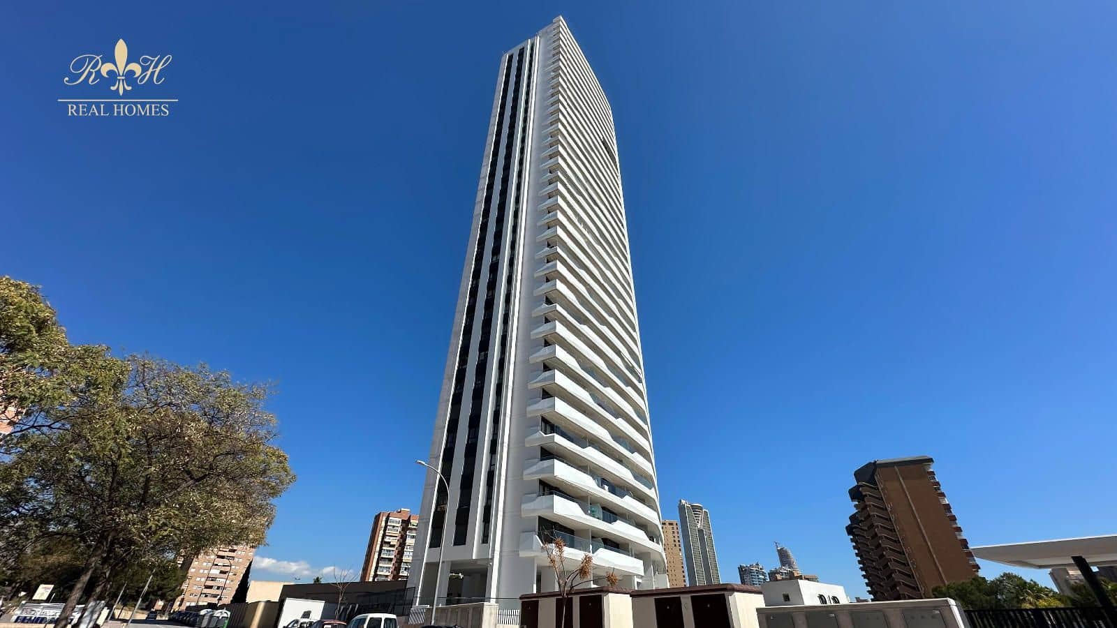 2 bedroom Flat for sale in Benidorm with pool garage - € 620,000 (Ref: 9720304)