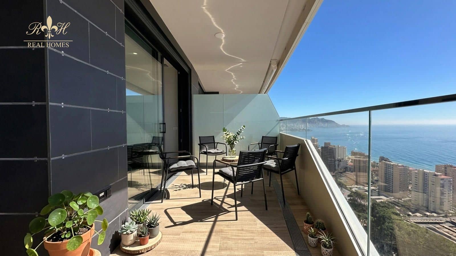 2 bedroom Flat for sale in Benidorm with pool garage - € 620,000 (Ref: 9720304)