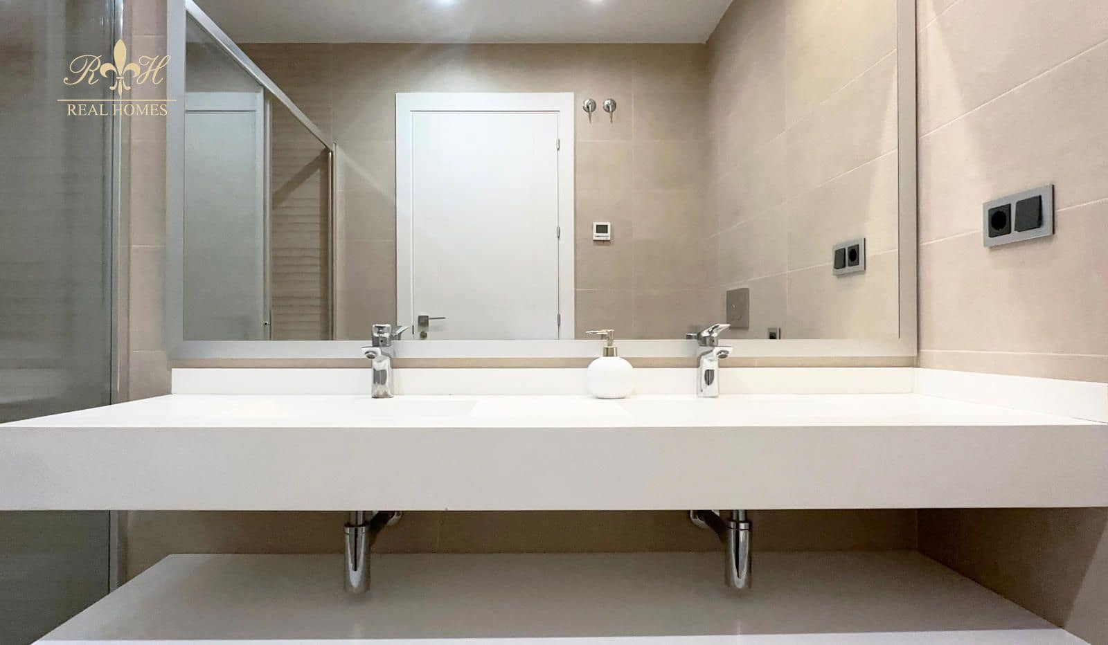 2 soverom Leilighet til salgs i Benidorm med svømmebasseng garasje - € 599 000 (Ref: 9720305)