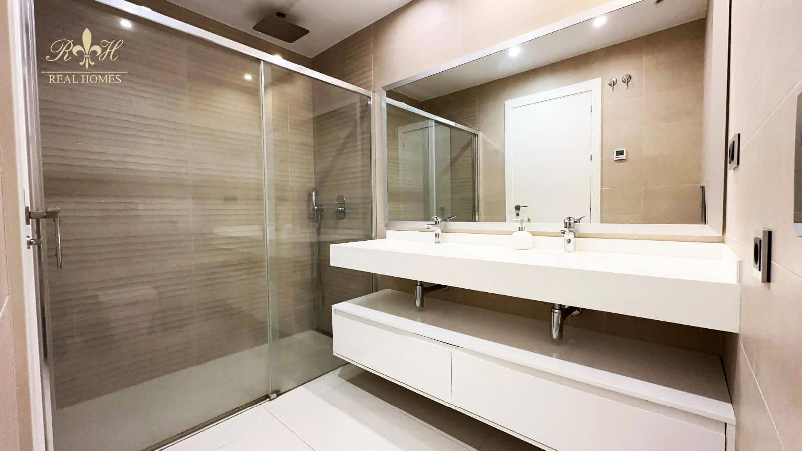 2 soverom Leilighet til salgs i Benidorm med svømmebasseng garasje - € 599 000 (Ref: 9720305)