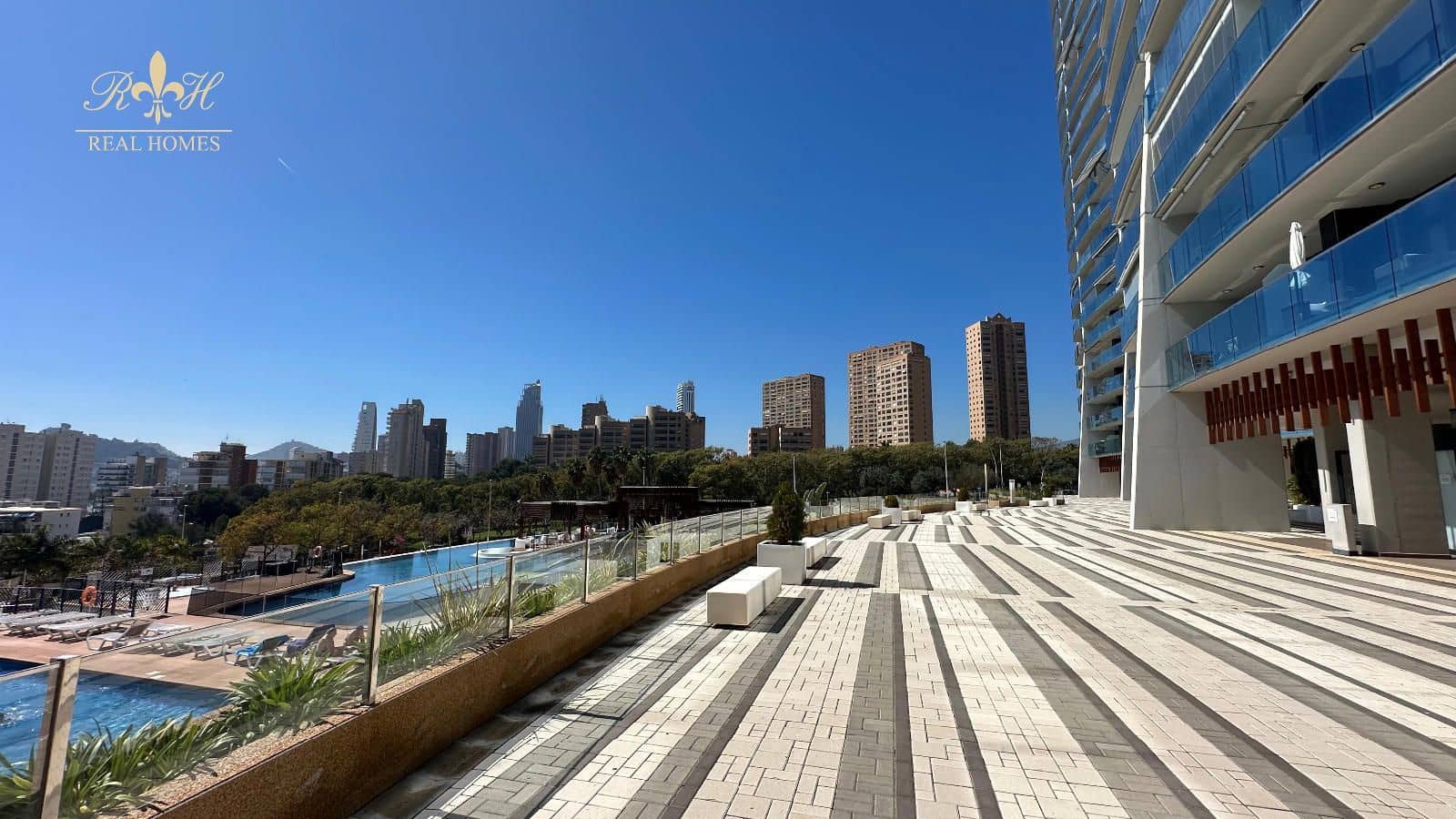 2 soverom Leilighet til salgs i Benidorm med svømmebasseng garasje - € 599 000 (Ref: 9720305)