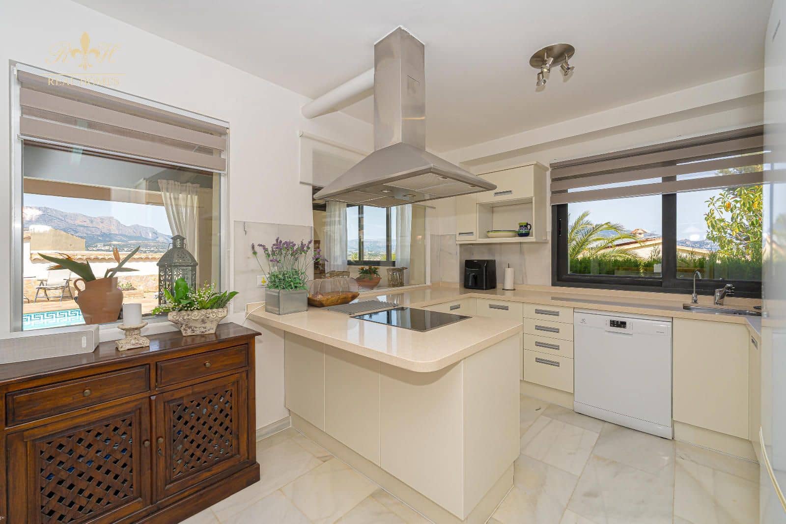 3 soverom Hus til salgs i Albir med svømmebasseng - € 745 000 (Ref: 9779000)