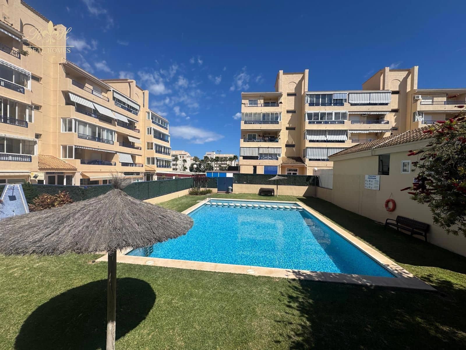 Appartement de 2 chambres à louer à Albir avec piscine - 1 200 € (Ref: 9781341)