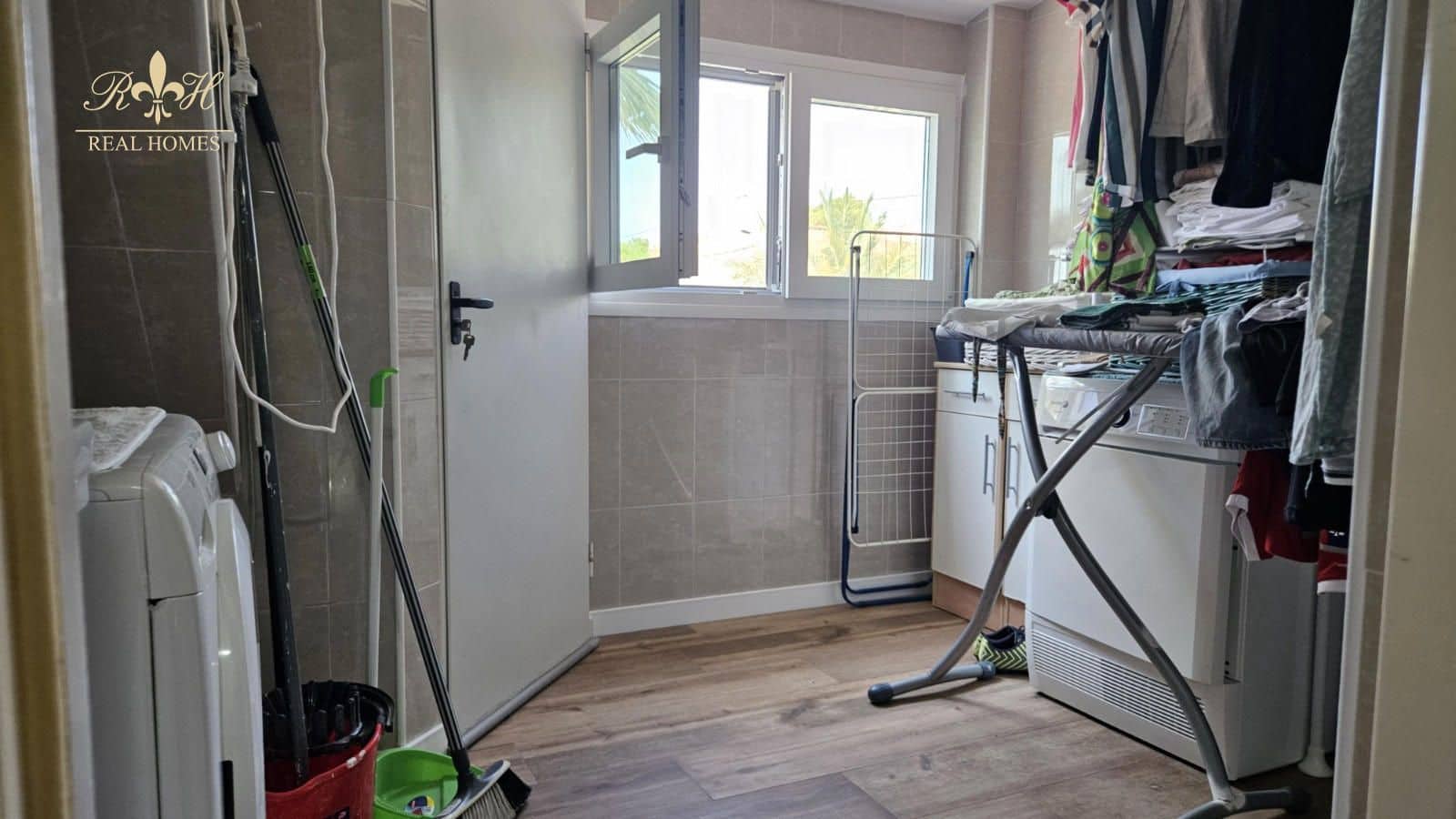 4 makuuhuone Huvila myytävänä paikassa La Nucia mukana uima-altaan 
autotalli - 445 000 € (Ref: 9794996)