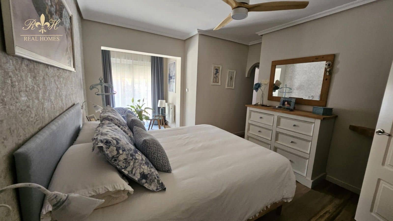 4 makuuhuone Huvila myytävänä paikassa La Nucia mukana uima-altaan 
autotalli - 445 000 € (Ref: 9794996)