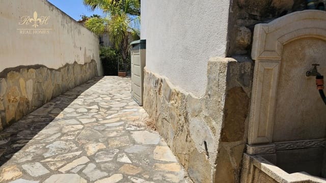 4 makuuhuone Huvila myytävänä paikassa La Nucia mukana uima-altaan 
autotalli - 445 000 € (Ref: 9794996)