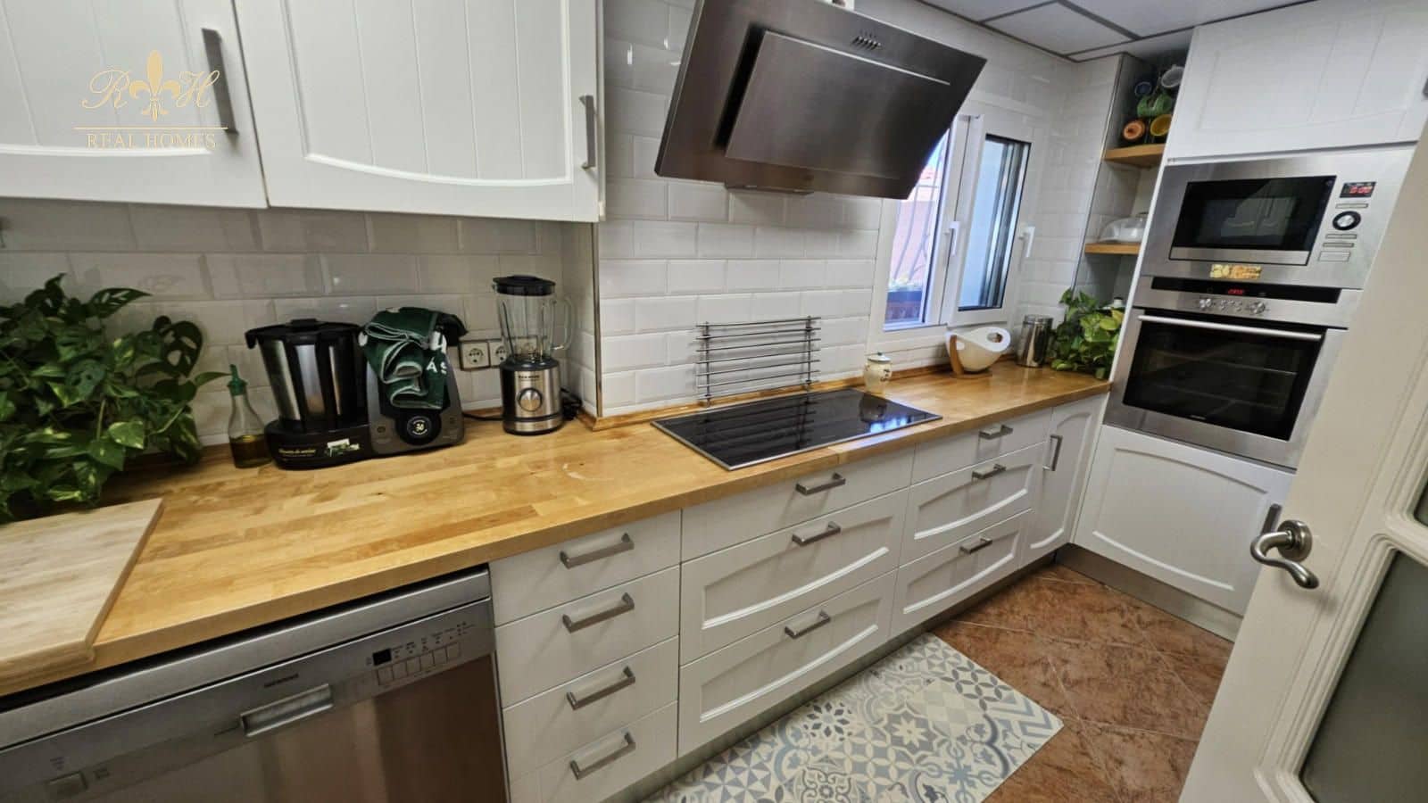 4 makuuhuone Huvila myytävänä paikassa La Nucia mukana uima-altaan 
autotalli - 445 000 € (Ref: 9794996)