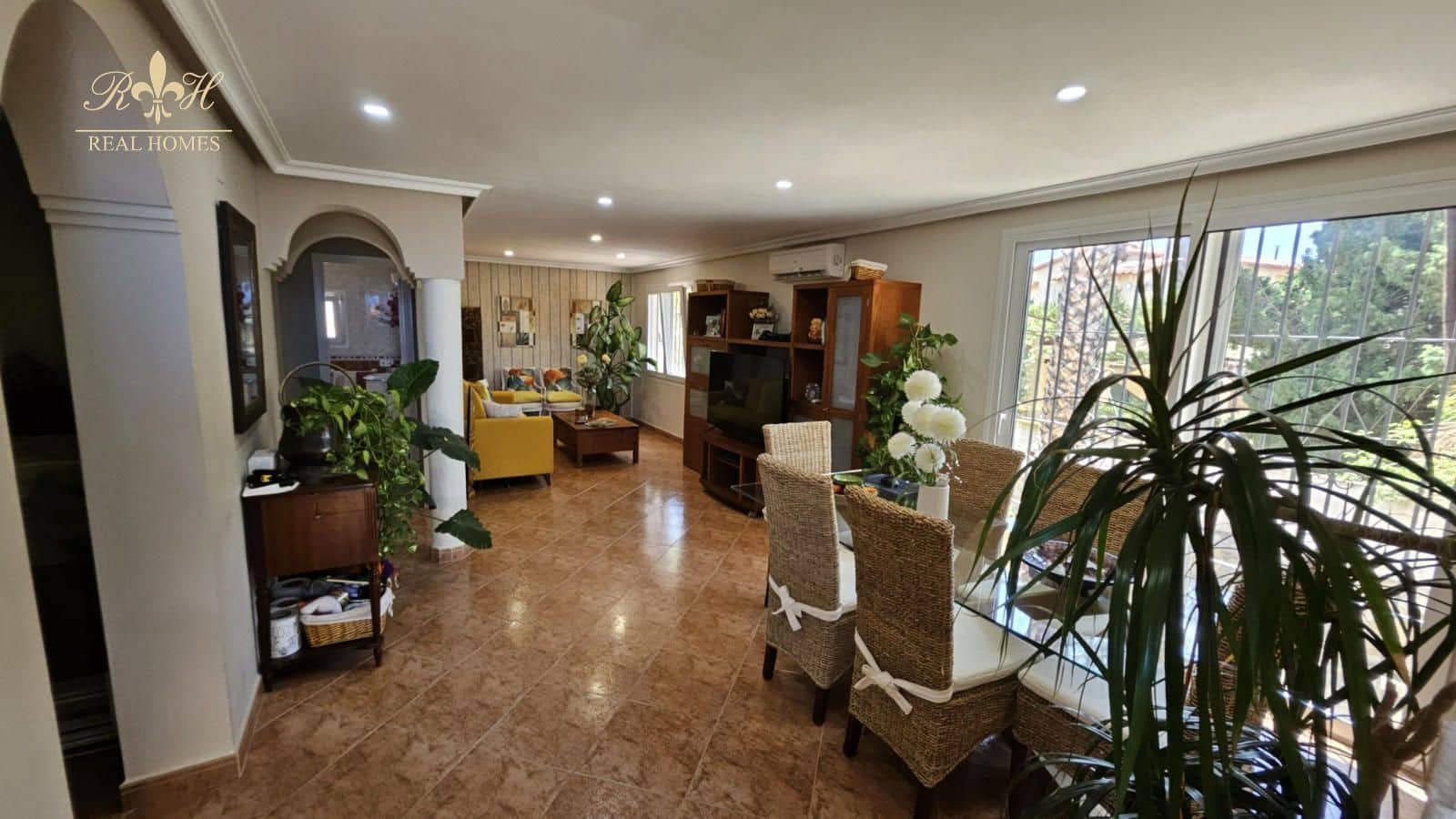 4 makuuhuone Huvila myytävänä paikassa La Nucia mukana uima-altaan 
autotalli - 445 000 € (Ref: 9794996)