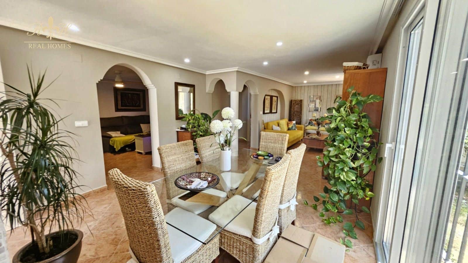 4 makuuhuone Huvila myytävänä paikassa La Nucia mukana uima-altaan 
autotalli - 445 000 € (Ref: 9794996)