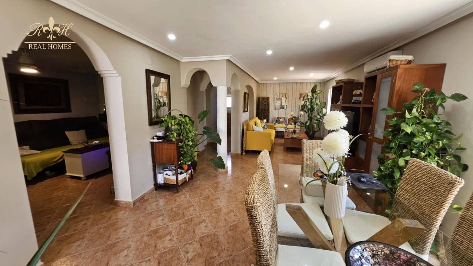 4 makuuhuone Huvila myytävänä paikassa La Nucia mukana uima-altaan 
autotalli - 445 000 € (Ref: 9794996)