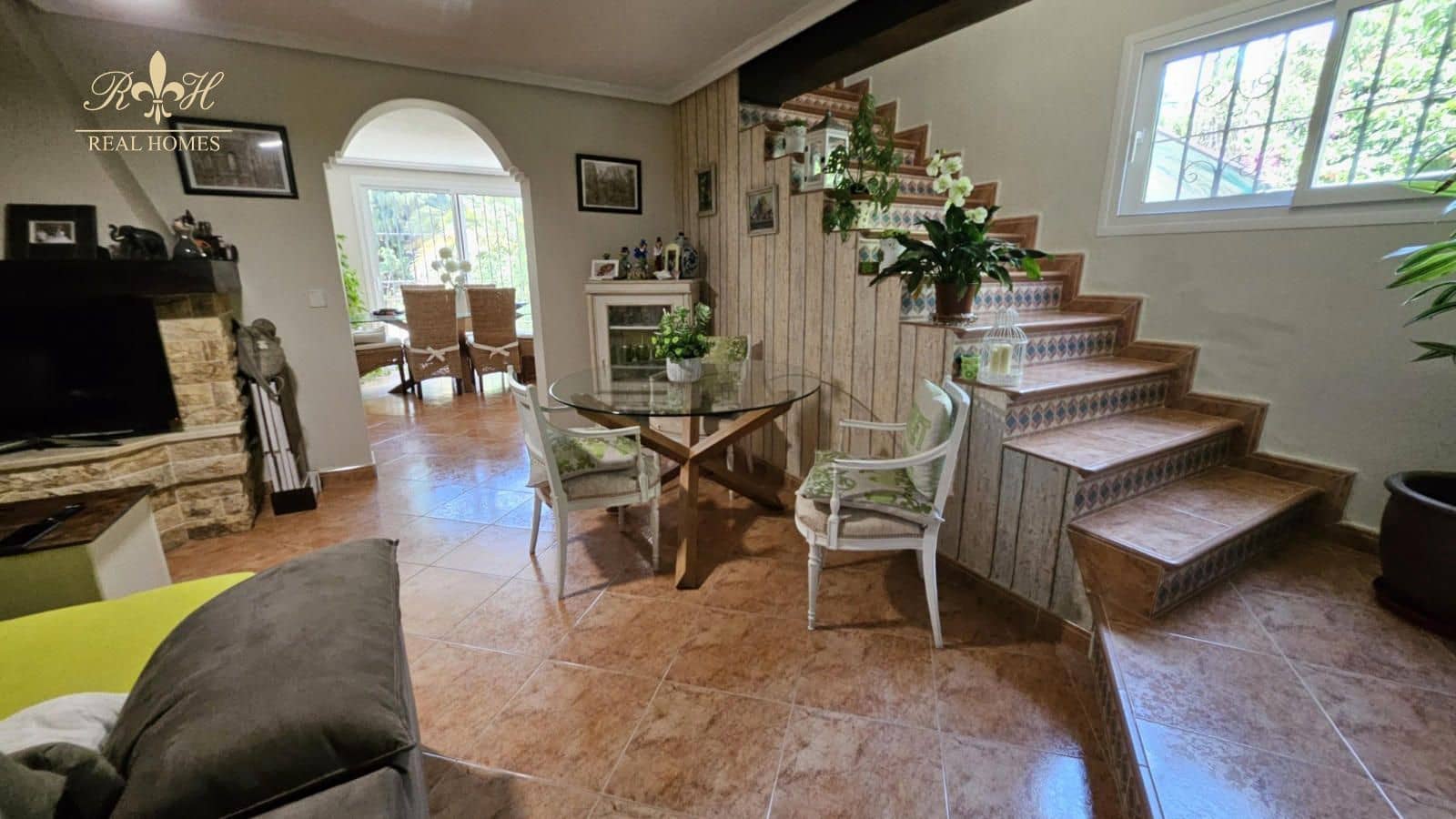 4 makuuhuone Huvila myytävänä paikassa La Nucia mukana uima-altaan 
autotalli - 445 000 € (Ref: 9794996)