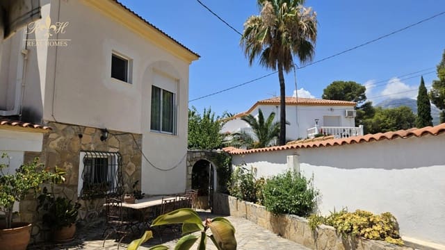 4 makuuhuone Huvila myytävänä paikassa La Nucia mukana uima-altaan 
autotalli - 445 000 € (Ref: 9794996)