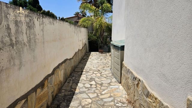 4 makuuhuone Huvila myytävänä paikassa La Nucia mukana uima-altaan 
autotalli - 445 000 € (Ref: 9794996)