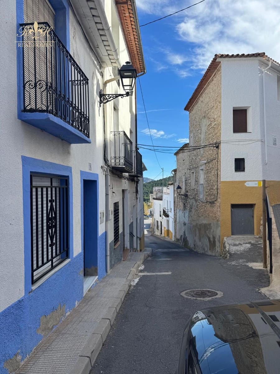 Villa til salg i Confrides - € 149.000 (Ref: 9795604)