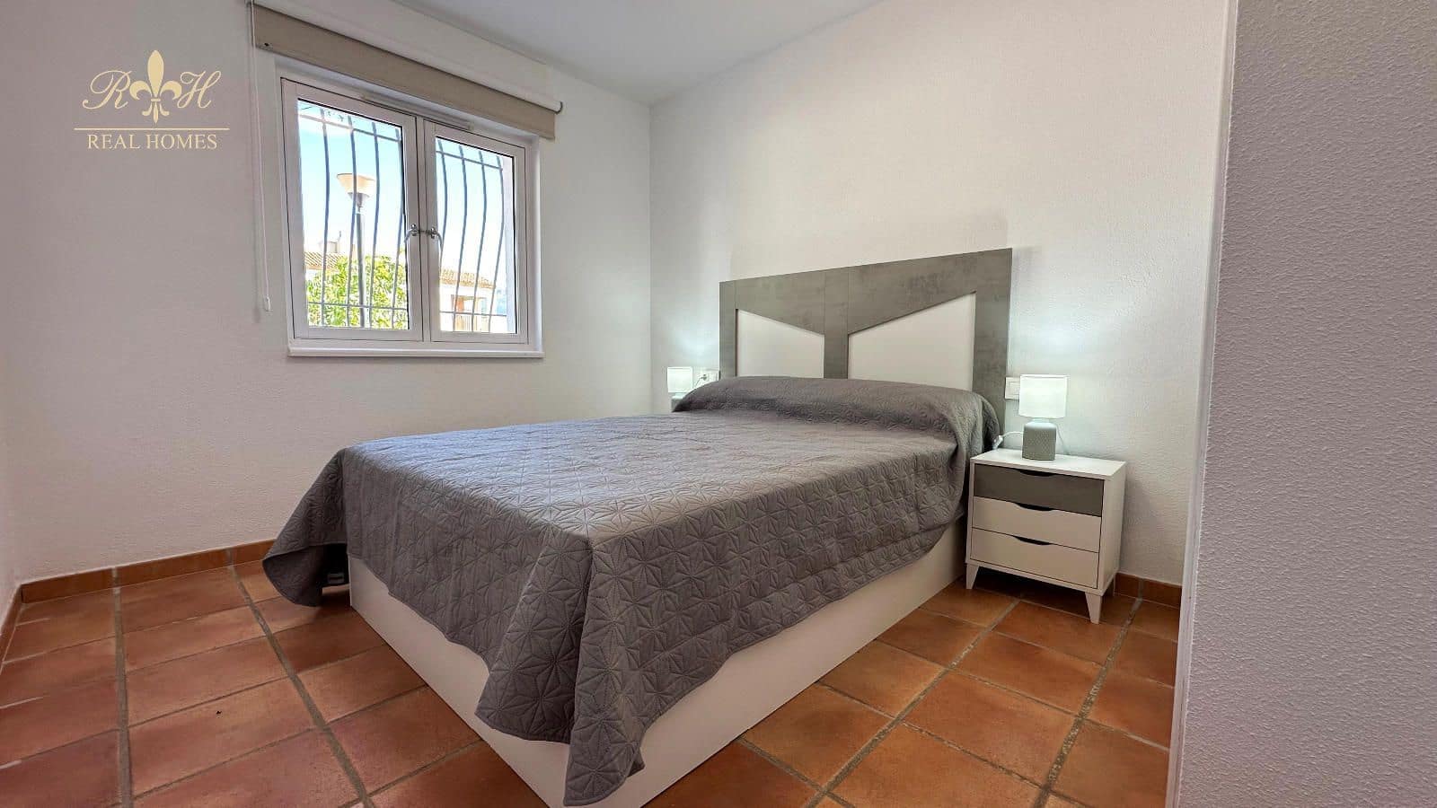 2 bedroom Flat for rent in Alfaz del Pi / L'Alfas del Pi with pool - € 1,600 (Ref: 9866141)
