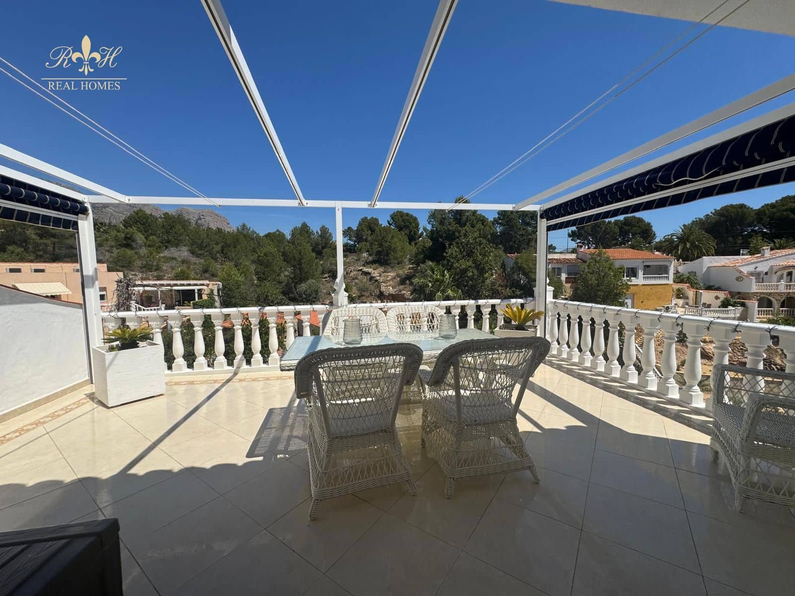 4 sypialnia Willa na sprzedaż w La Nucia z basenem garażem - 525 000 € (Ref: 9873989)