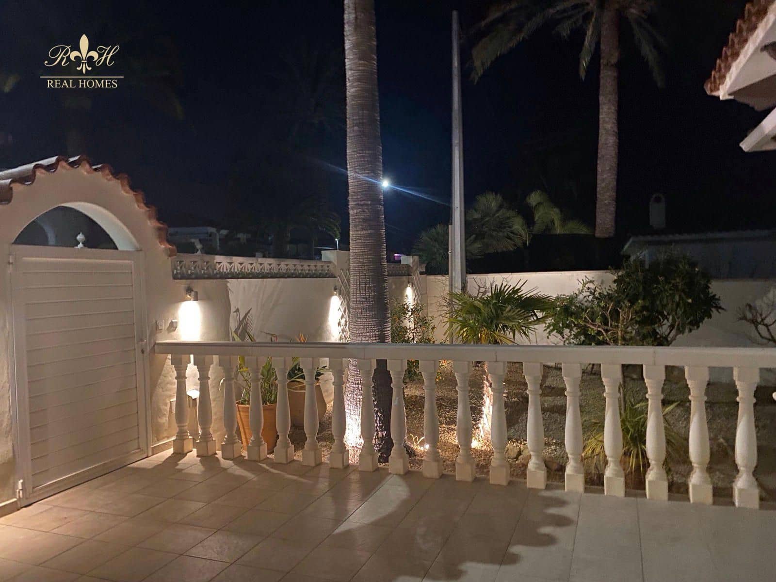 5 bedroom Townhouse for sale in Alfaz del Pi / L'Alfas del Pi with pool garage - € 595,000 (Ref: 9877223)