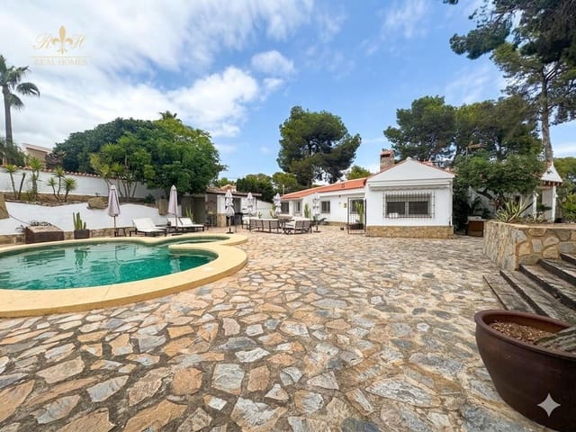 3 quarto Moradia para venda em La Nucia com piscina - 795 000 € (Ref: 9882588)