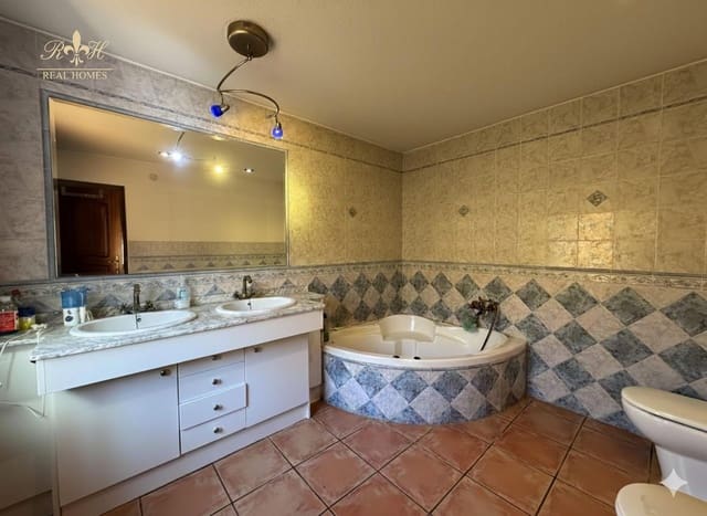 4 makuuhuone Huvila myytävänä paikassa Albir, Alfaz del Pi / L'Alfàs del Pi mukana uima-altaan - 635 000 € (Ref: 9909040)