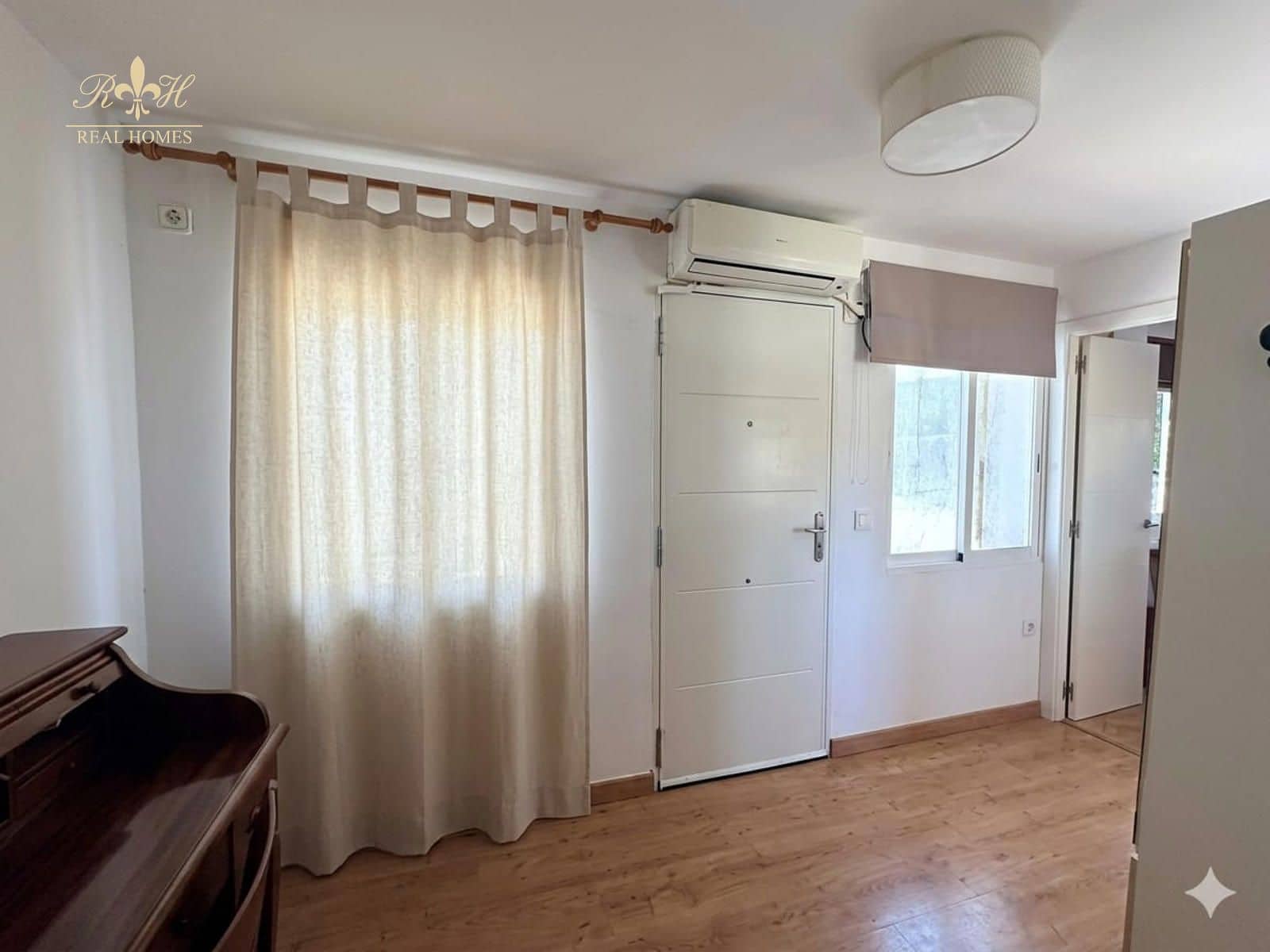 1 quarto Apartamento para arrendar em Albir - 850 € (Ref: 9914564)