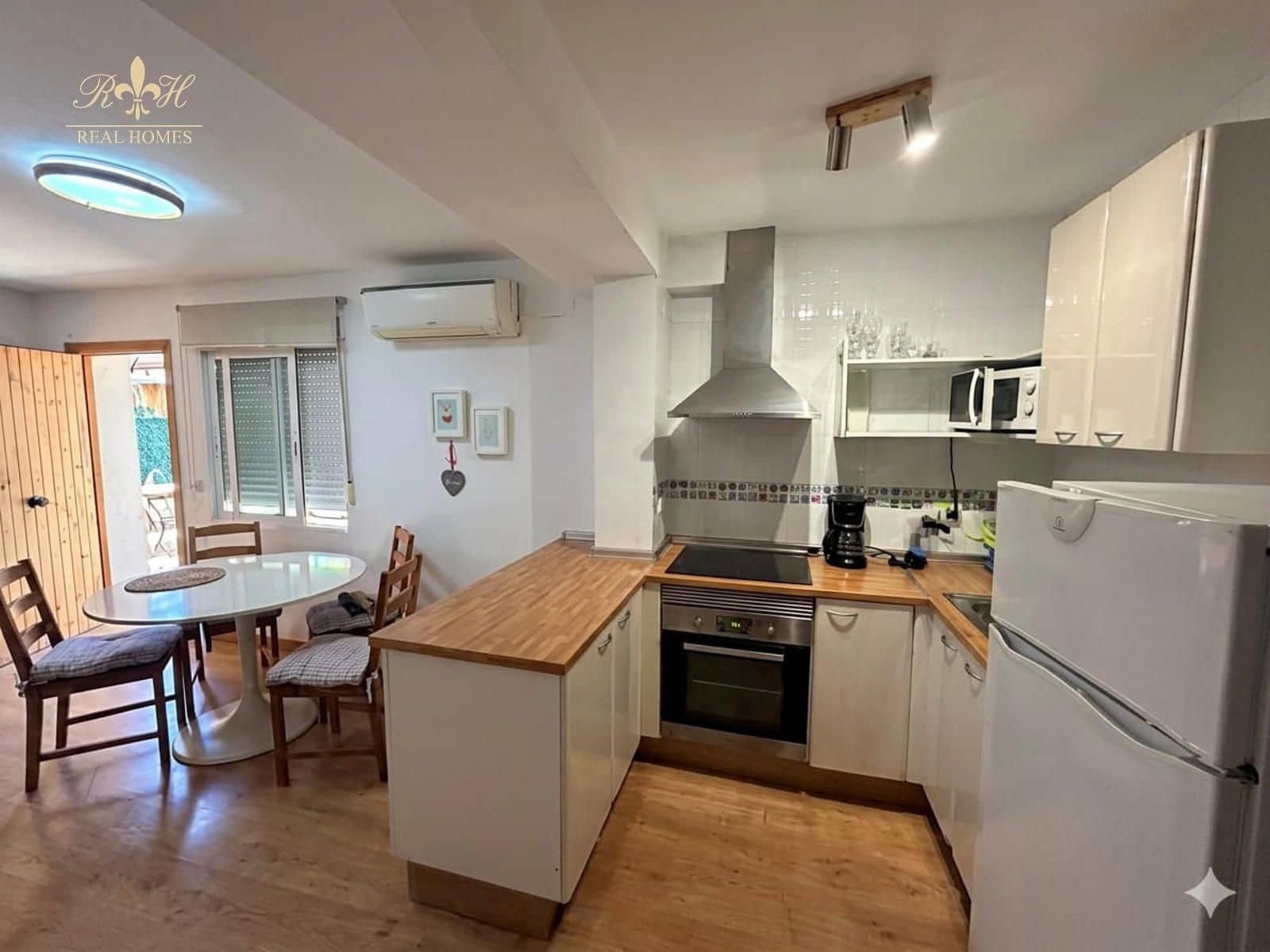 1 quarto Apartamento para arrendar em Albir - 850 € (Ref: 9914564)