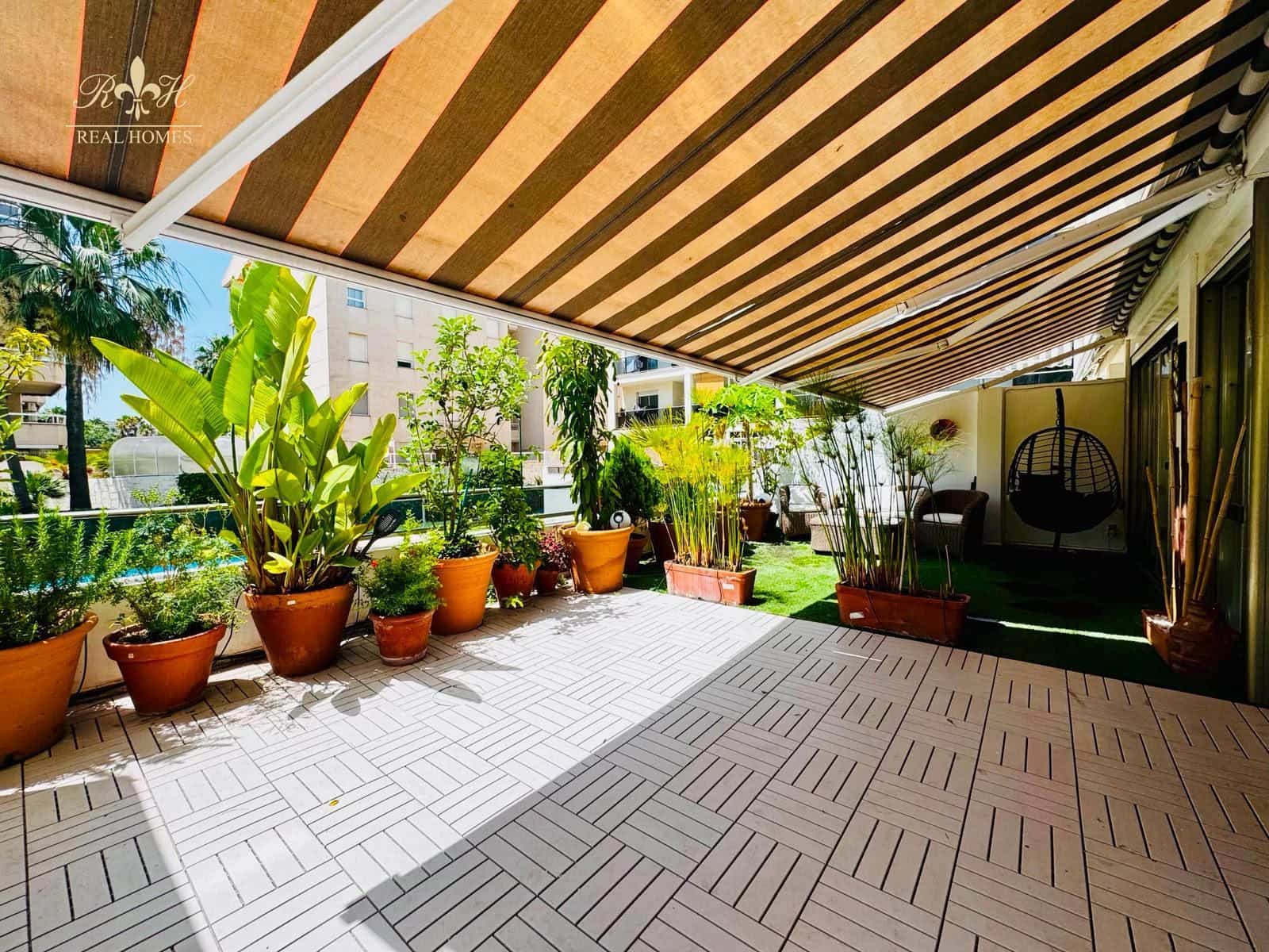 2 slaapkamer Flat te koop in Albir met zwembad garage - € 535.000 (Ref: 9914921)