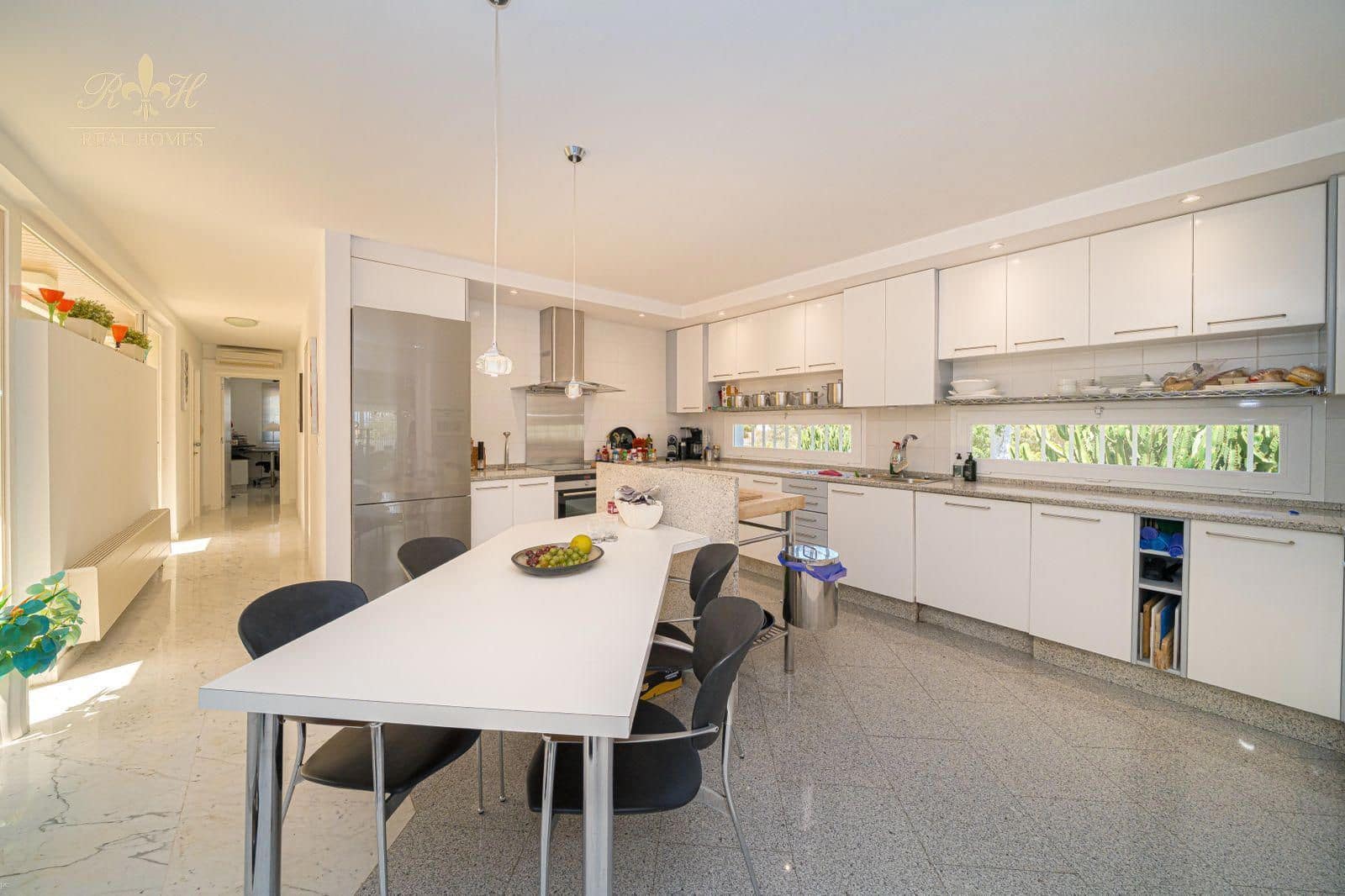 7 bedroom Villa for sale in Albir with pool garage - € 3,500,000 (Ref: 9927819)