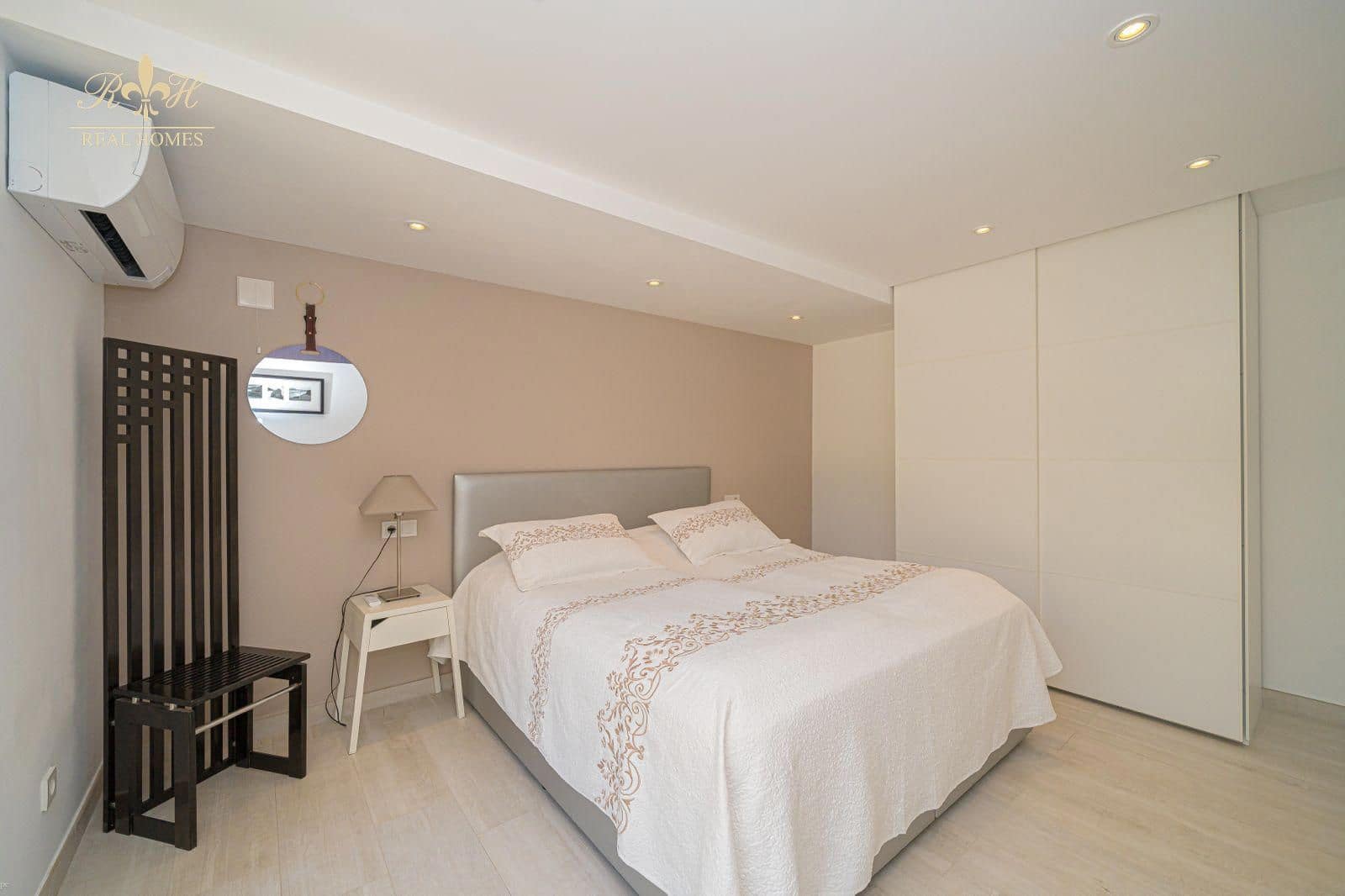 7 bedroom Villa for sale in Albir with pool garage - € 3,500,000 (Ref: 9927819)