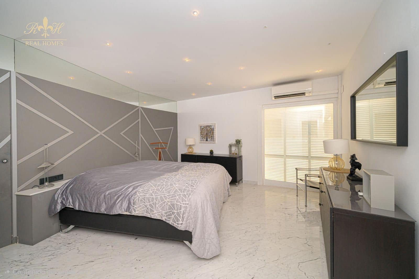 7 bedroom Villa for sale in Albir with pool garage - € 3,500,000 (Ref: 9927819)