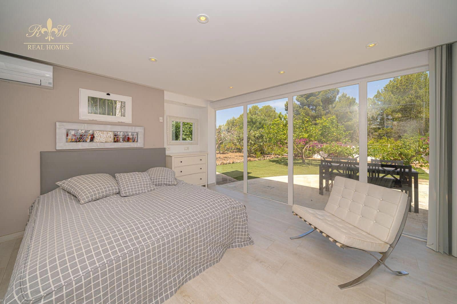 7 bedroom Villa for sale in Albir with pool garage - € 3,500,000 (Ref: 9927819)