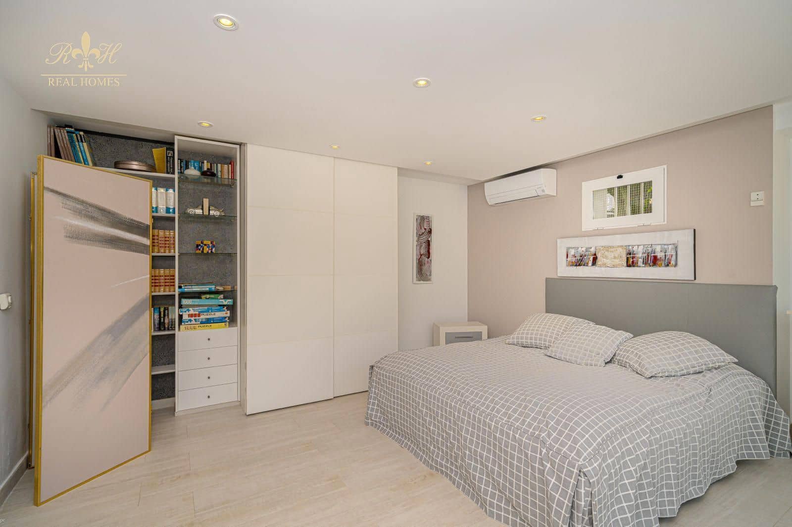 7 bedroom Villa for sale in Albir with pool garage - € 3,500,000 (Ref: 9927819)