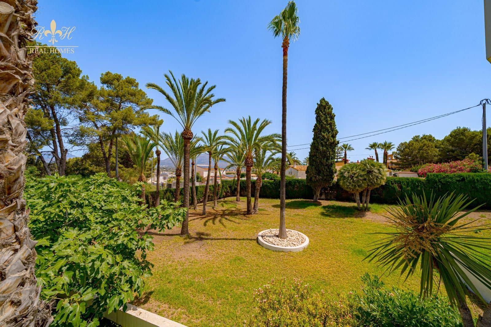 7 bedroom Villa for sale in Albir with pool garage - € 3,500,000 (Ref: 9927819)