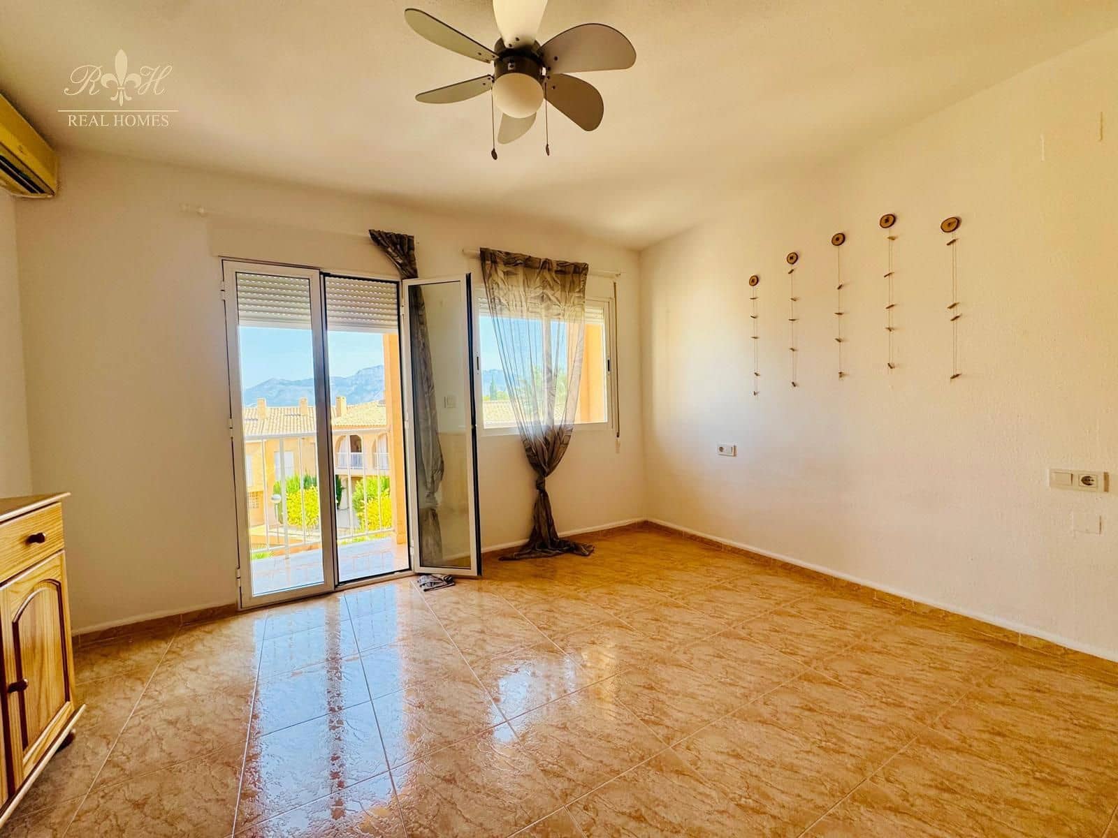 Piso de 2 habitaciones en Albir en venta con piscina garaje - 355.000 € (Ref: 9936830)