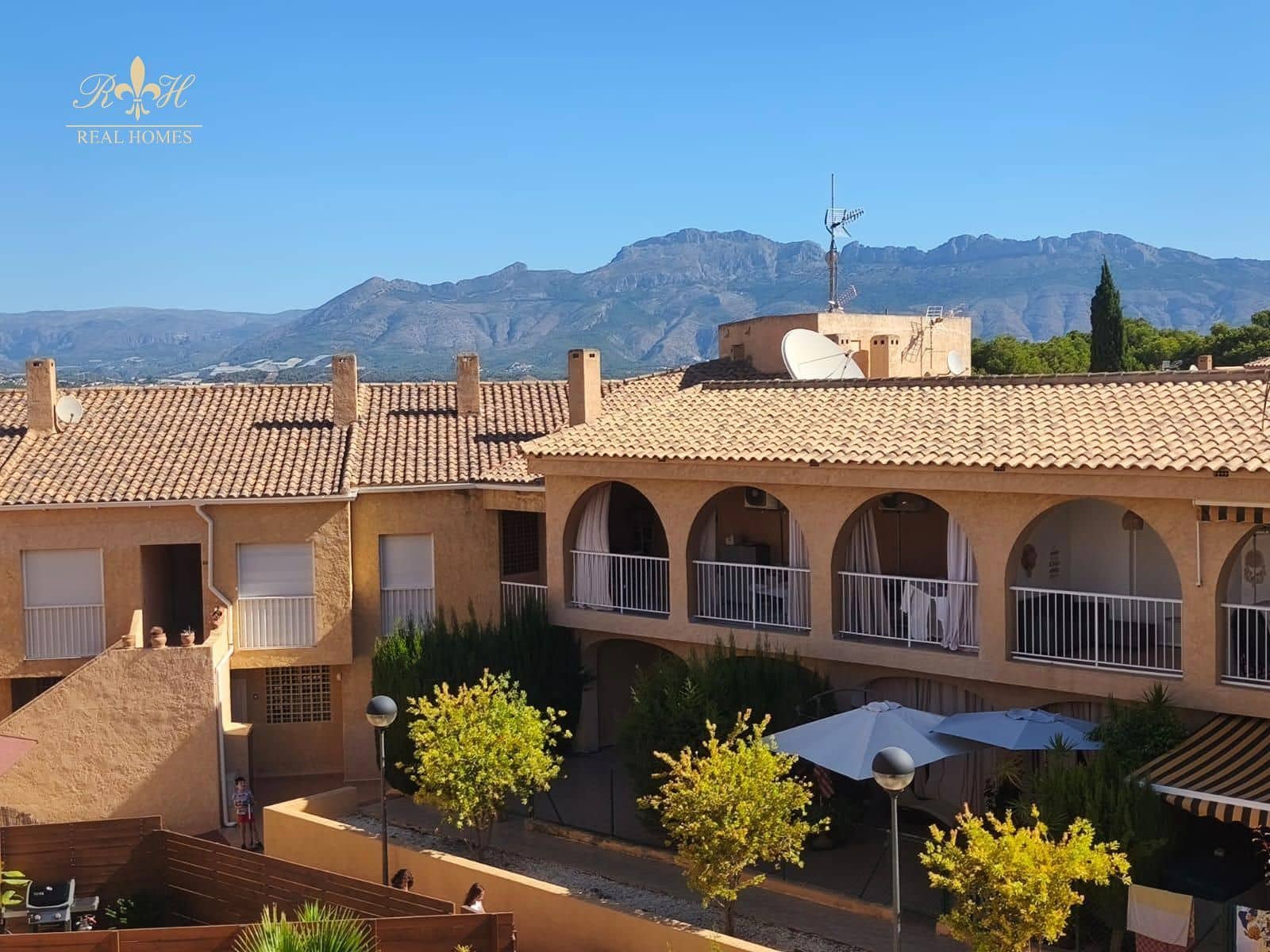 Piso de 2 habitaciones en Albir en venta con piscina garaje - 355.000 € (Ref: 9936830)