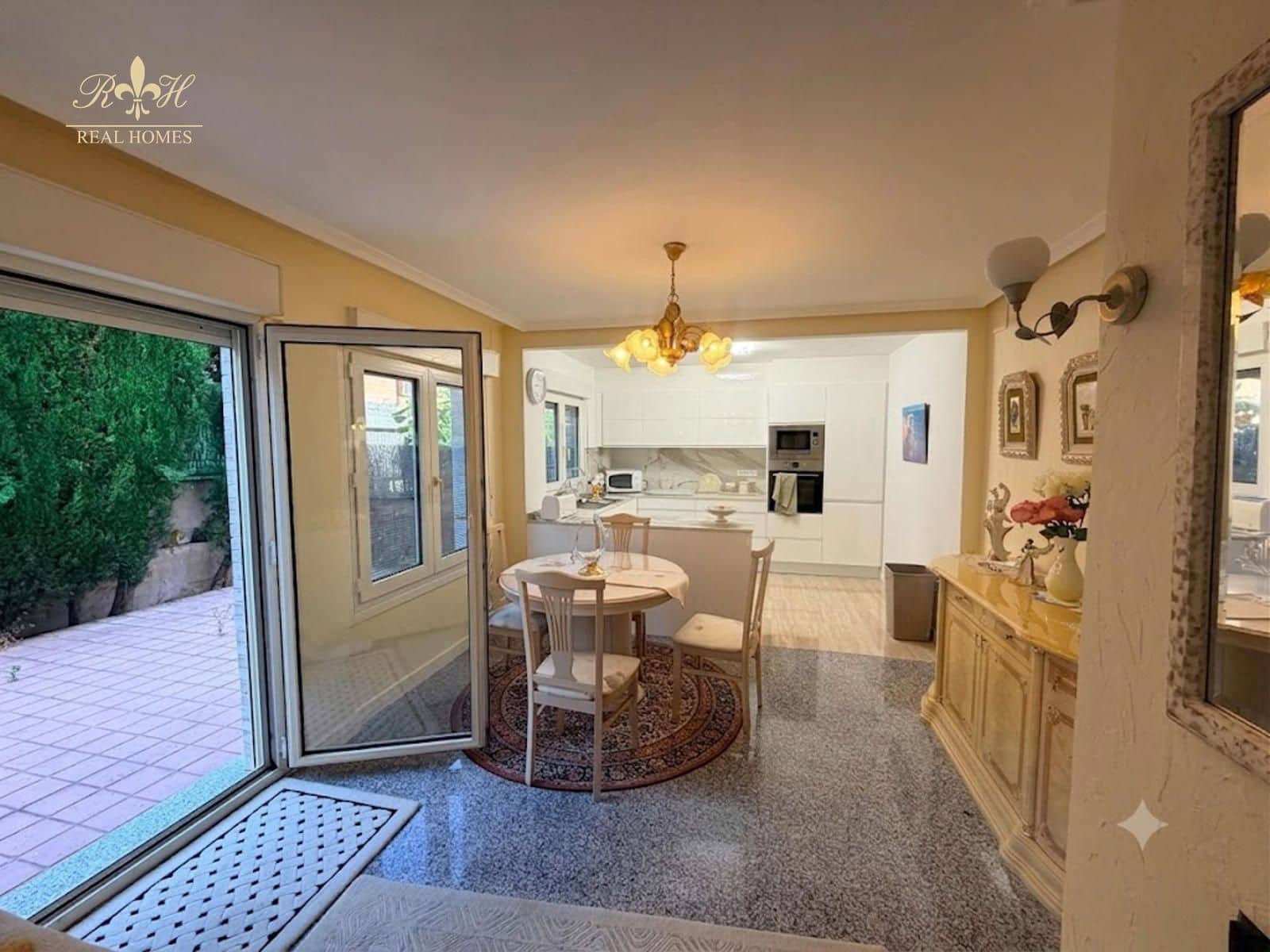 5 soveværelse Byhus til salg i Albir med swimmingpool garage - € 445.000 (Ref: 9937307)