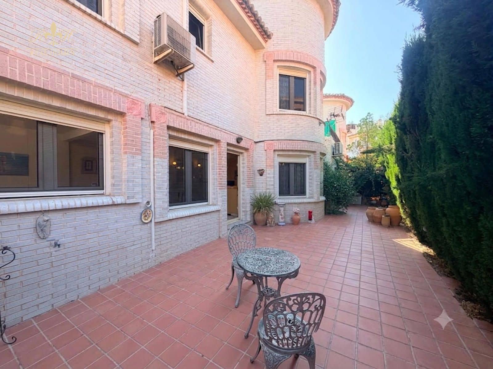 5 soveværelse Byhus til salg i Albir med swimmingpool garage - € 445.000 (Ref: 9937307)