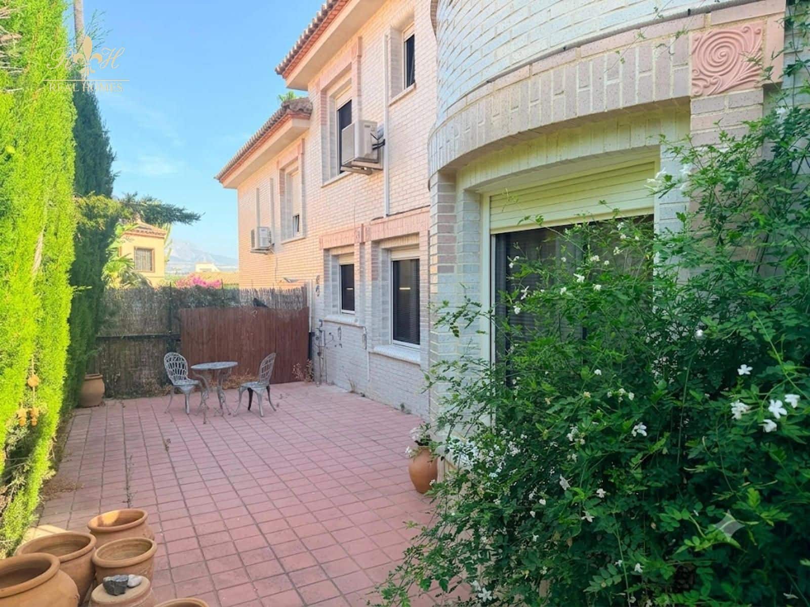 5 soveværelse Byhus til salg i Albir med swimmingpool garage - € 445.000 (Ref: 9937307)