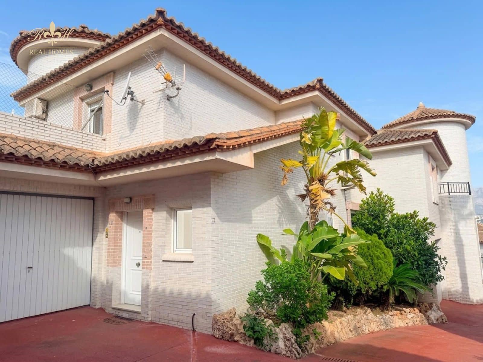 5 soveværelse Byhus til salg i Albir med swimmingpool garage - € 445.000 (Ref: 9937307)