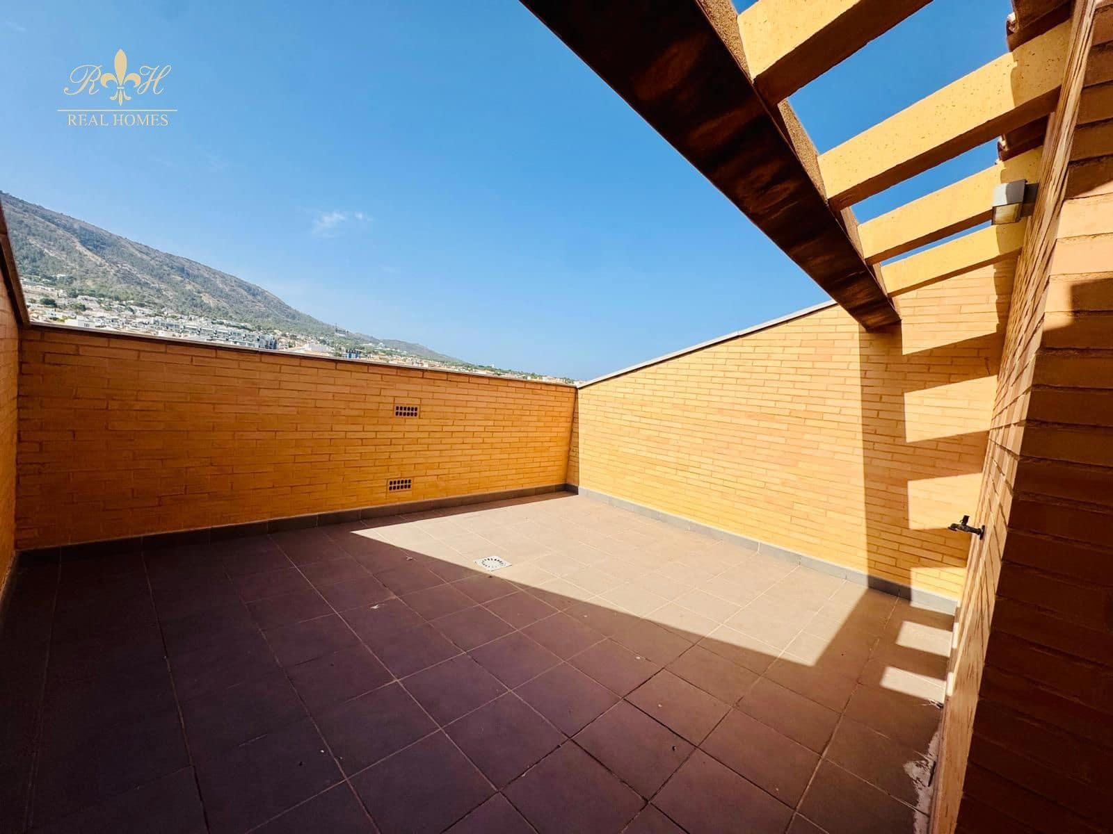 1 Zimmer Penthouse zu vermieten in Albir mit Pool Garage - 1.600 € (Ref: 9973589)