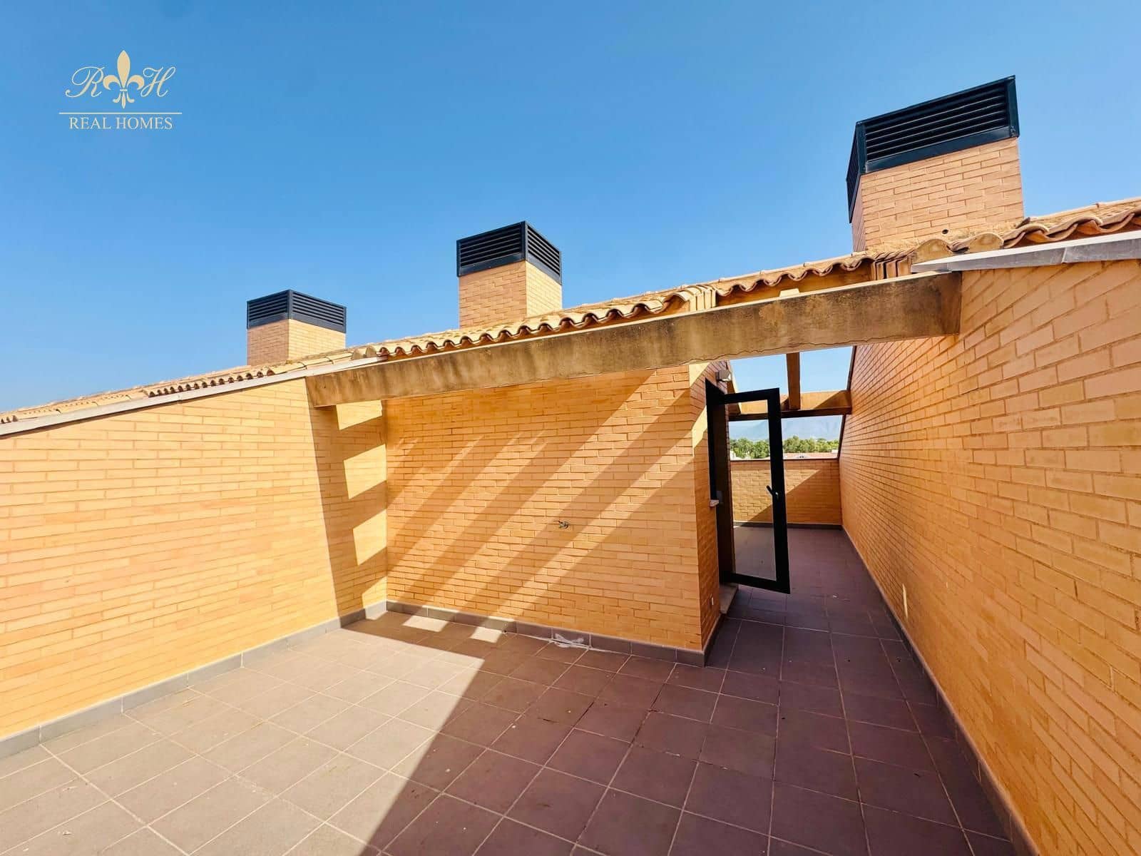 1 Zimmer Penthouse zu vermieten in Albir mit Pool Garage - 1.600 € (Ref: 9973589)