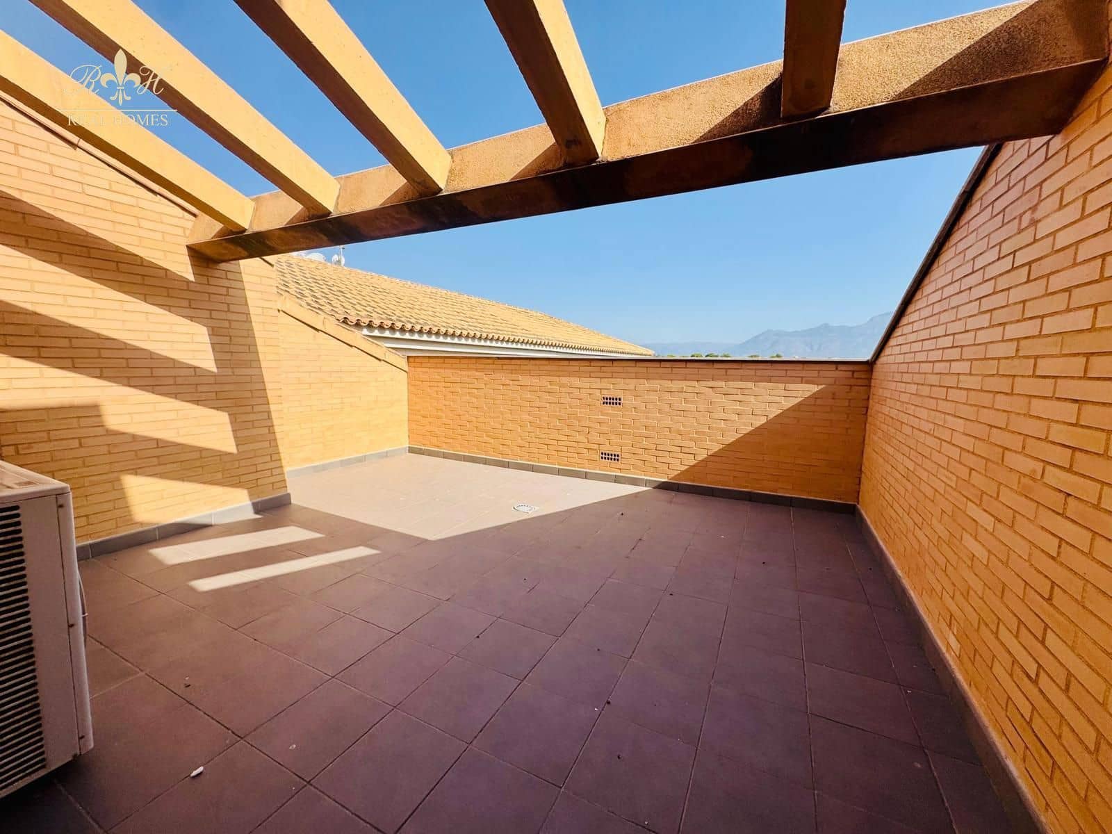 1 Zimmer Penthouse zu vermieten in Albir mit Pool Garage - 1.600 € (Ref: 9973589)