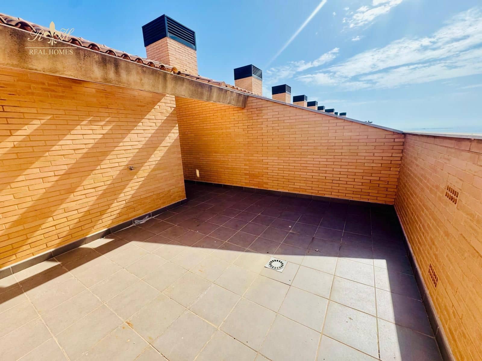 1 Zimmer Penthouse zu vermieten in Albir mit Pool Garage - 1.600 € (Ref: 9973589)