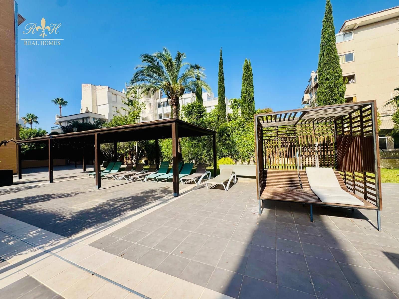 1 Zimmer Penthouse zu vermieten in Albir mit Pool Garage - 1.600 € (Ref: 9973589)